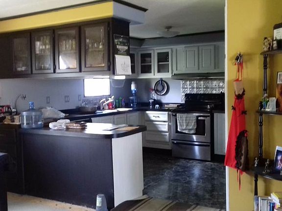 5th image of 8 Judith Ct #House