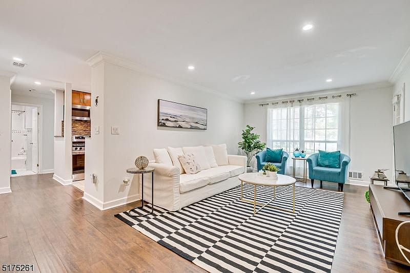 1st image of 22 Juniper St #2A1