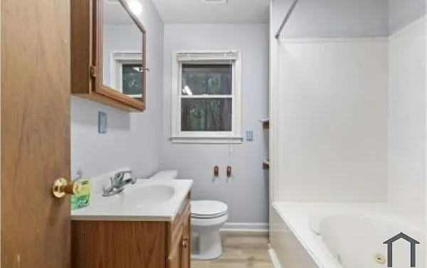 4 bed, 1200 sqft, $1,995 — Photo 2