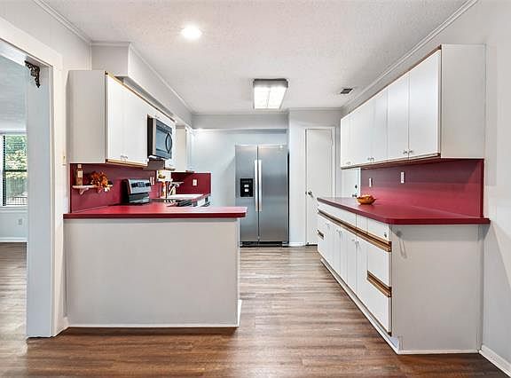 5th image of 223 Bellaire Dr