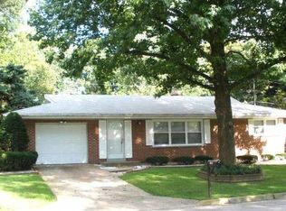 1220 Hillcrest Ln, Saint Charles, MO 63301