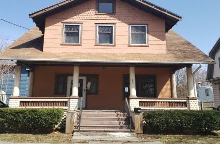 1st image of 664 Walnut St