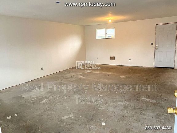4th image of 16607 Pacific Ave S