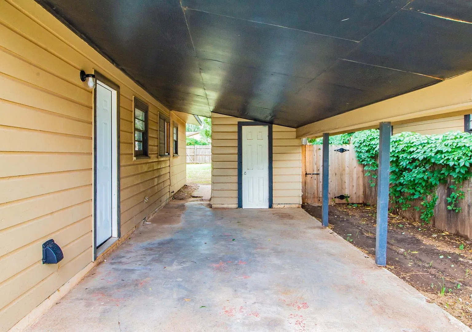 6 month lease 3/1 house — Photo 3