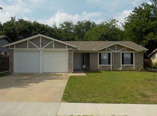 107 Hidalgo Ln, Arlington, TX 76014