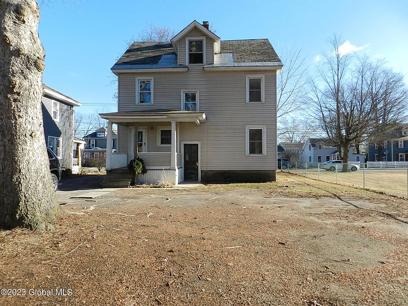4th image of 68 Saratoga Avenue