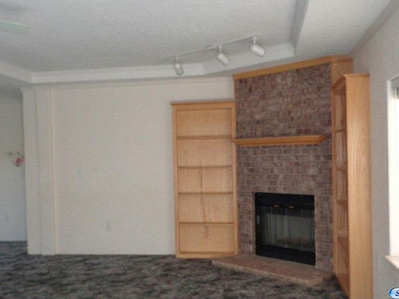 5th image of 424 Manhattan Park Dr