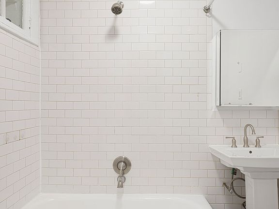 5th image of 597 Jefferson Ave #1
