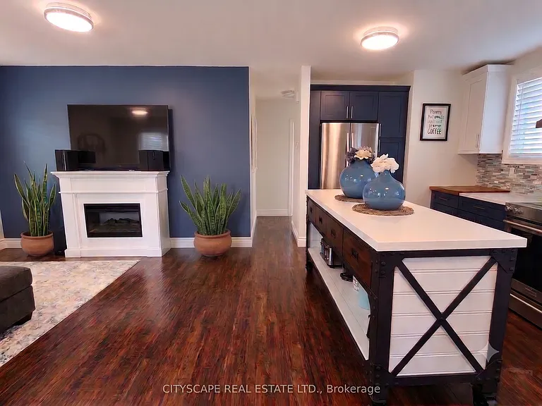 891 Curtis Cres — Photo 5
