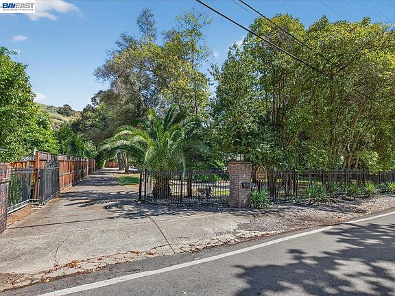 4th image of 227 Kilkare Rd