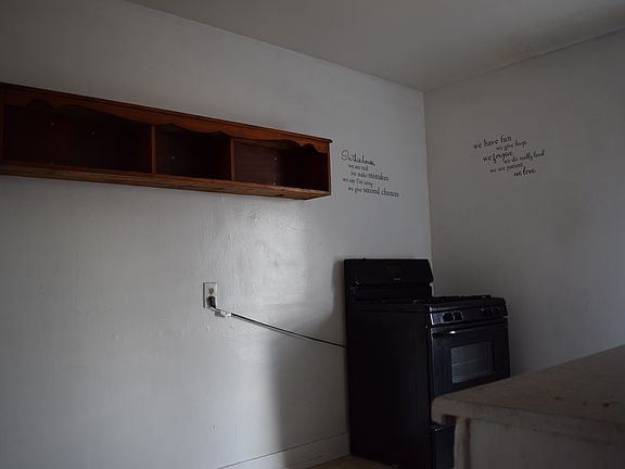 4th image of 2212 Julian Ave