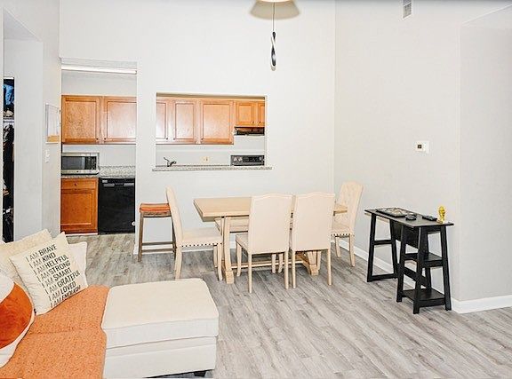 4th image of 2028 N Rand Rd Unit 202