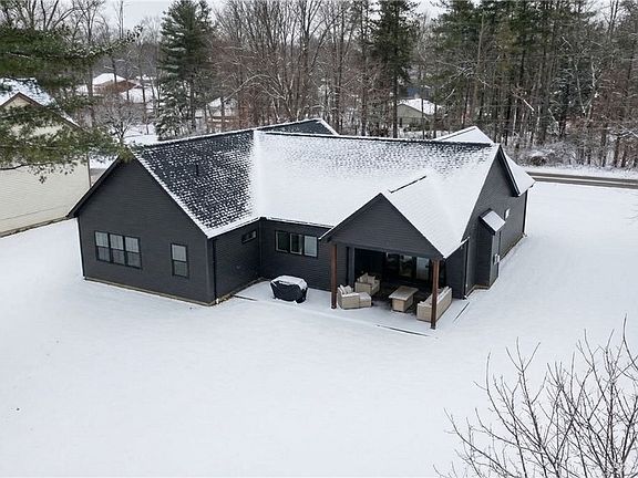 4th image of 809 Casey Rd