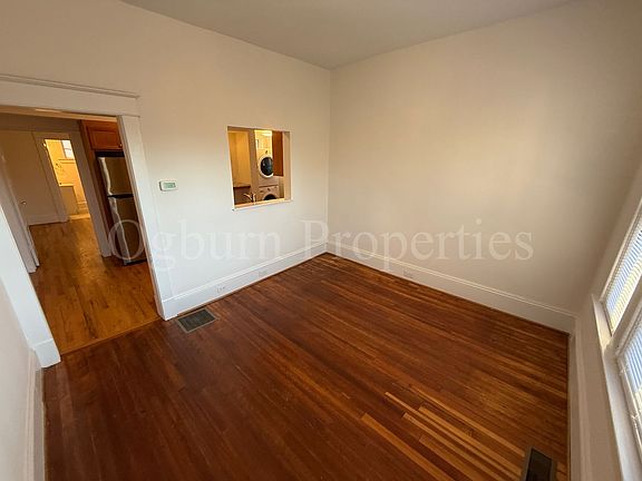 5th image of 920 Carolina Ave #1