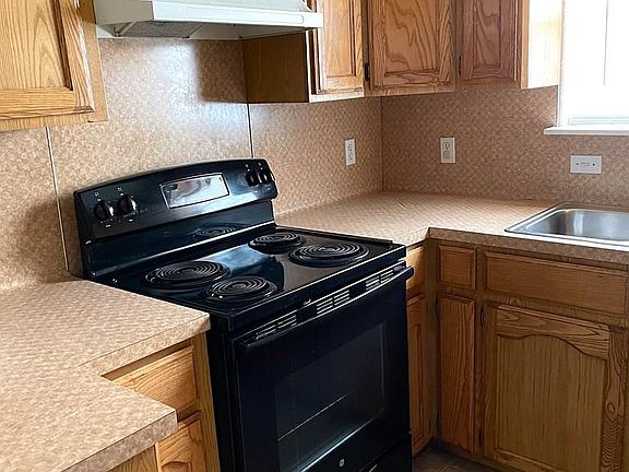 3rd image of 7530 Beddoes Ave #B