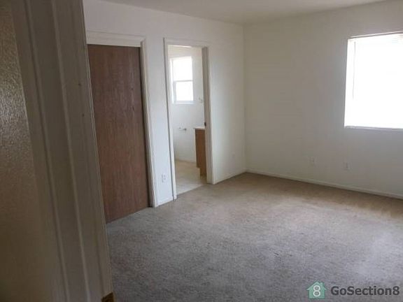 5th image of 1611 E Yale Ave