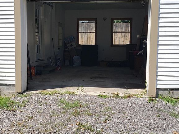 4th image of 114 W Main St