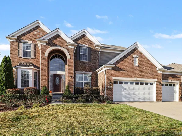 24969 Carriage Ln, South Lyon, MI 48178