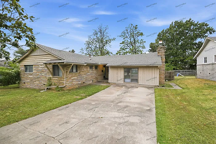 3 bed, 2.0 bath, 1674 sqft, $1,725 — Photo 2