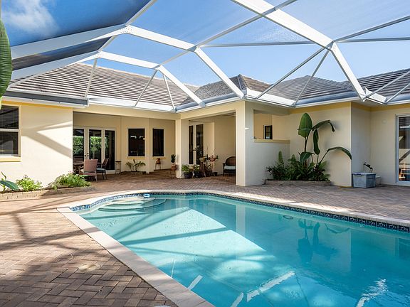 3rd image of 9014 Castle Harbour Cir