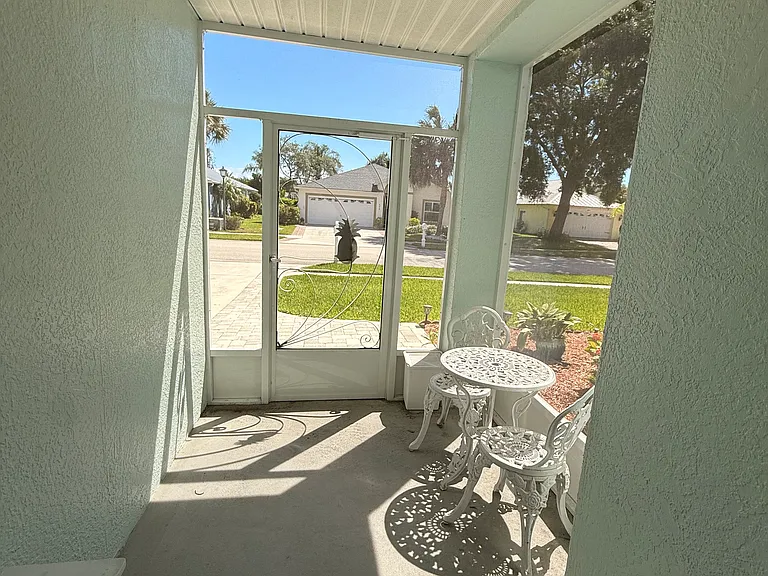 687 Collier Lake Cir — Photo 2