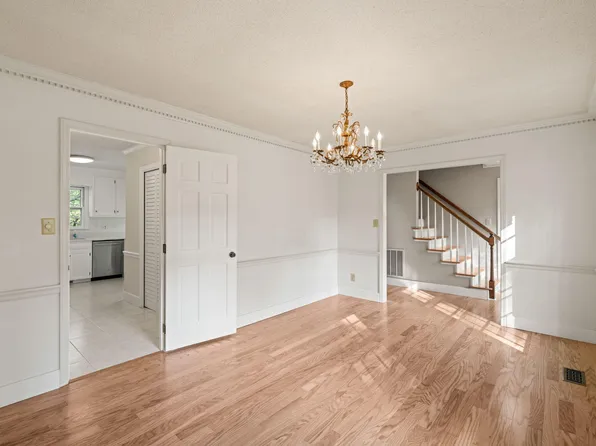 6115 Winthrop Dr, Raleigh, NC 27612