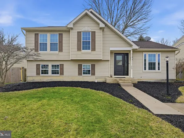 305 Kinross Dr, Newark, DE 19711