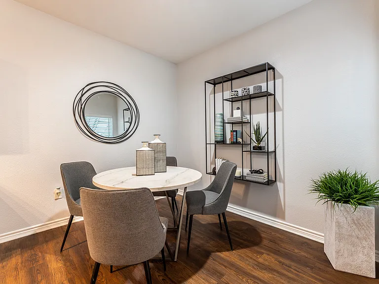 Lakebridge Apartments — Photo 11
