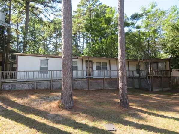 14141 Shadow Bay Dr, Willis, TX 77318