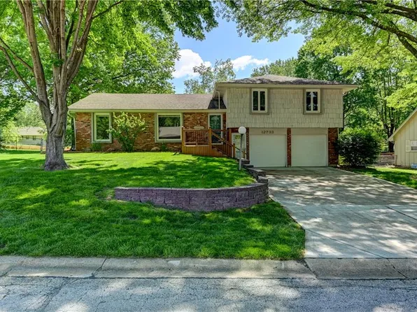 12733 Winchester Ave, Grandview, MO 64030