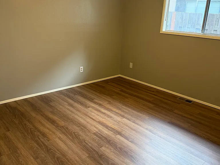 2132 NE Barberry Ct — Photo 16