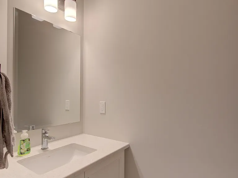 377 Bradshaw Dr — Photo 6