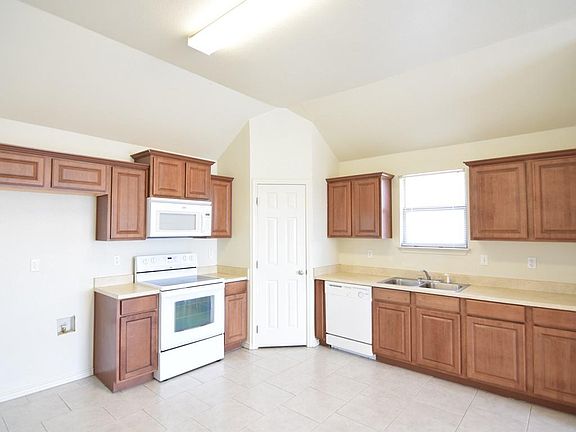 4th image of 2620 Saulsbury Dr