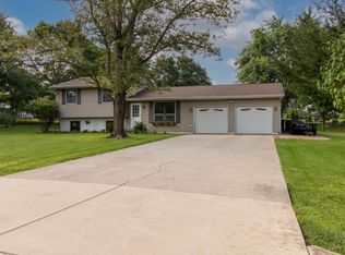 9051 Apollo Rd, Bloomington, IL 61705