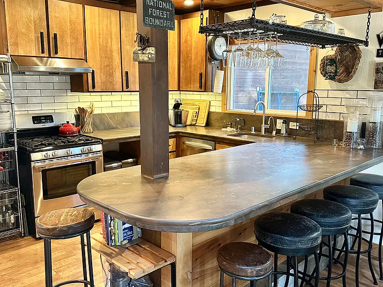 Kitchen/Bar