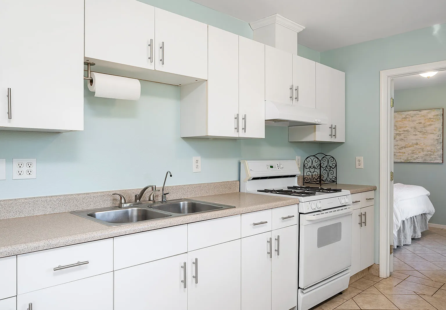 1 bed, 800 sqft, $3,120 — Photo 2