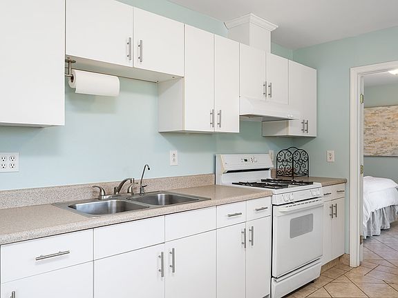 2nd image of 2040 Ferndale Rd
