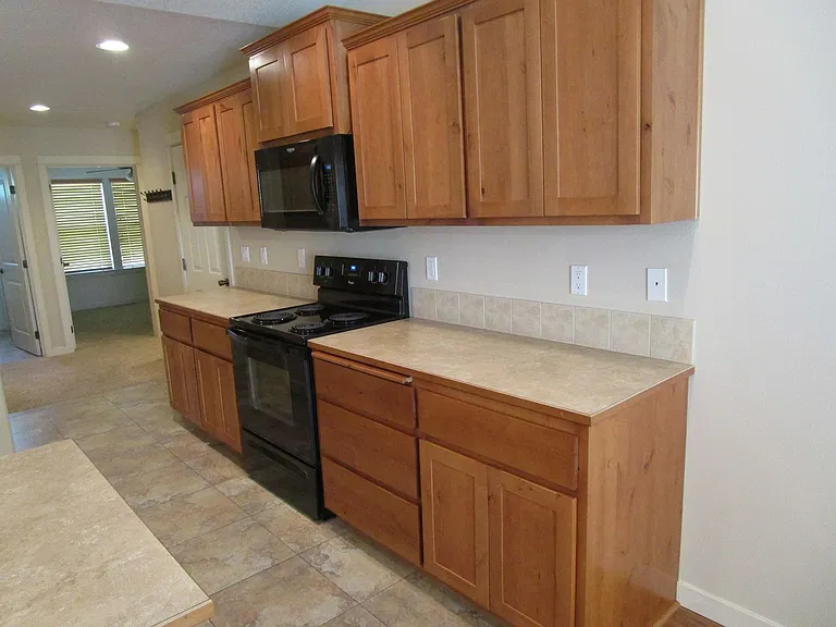 534 NE Brookstone Dr — Photo 17