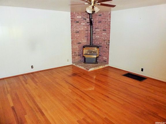 3rd image of 2077 E Bishop St