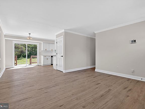 5th image of 902 Lambert Dr