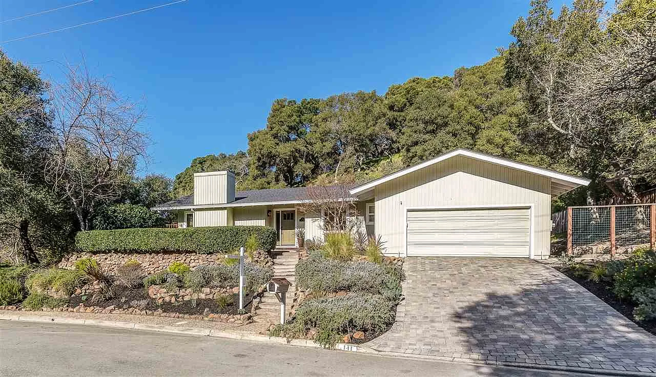 141 Castle Ct photo 1
