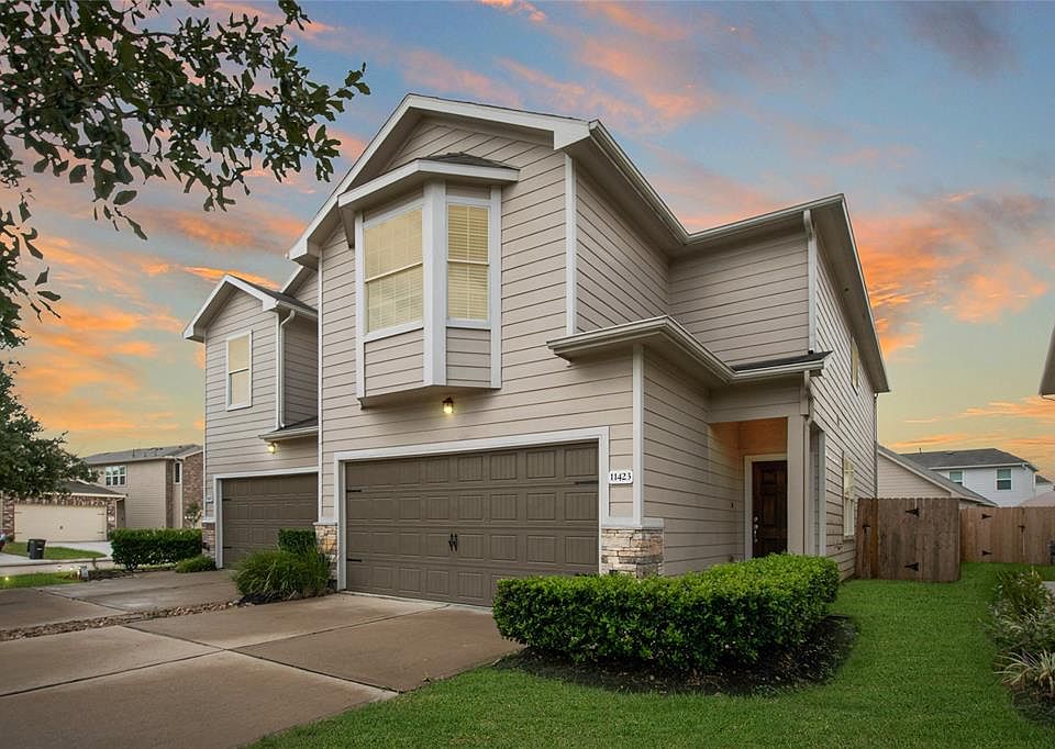 1st image of 11423 Champions Green Dr