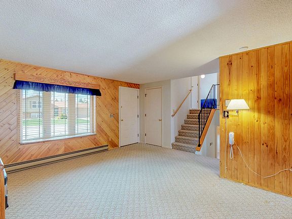 05 - Living room.jpg