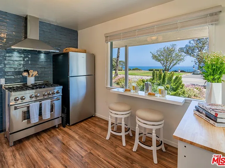 1214 Shoreline Dr — Photo 11
