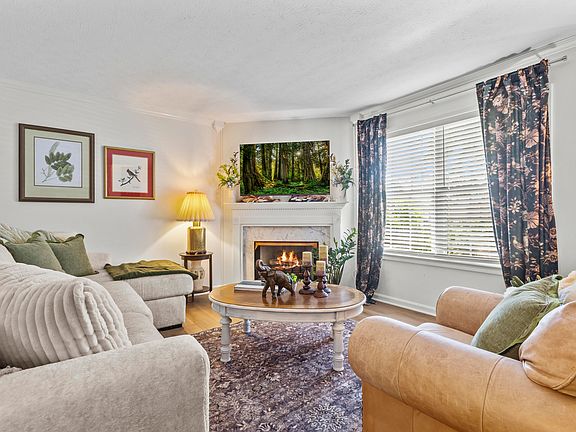 4th image of 2951 Babbling Brook Way