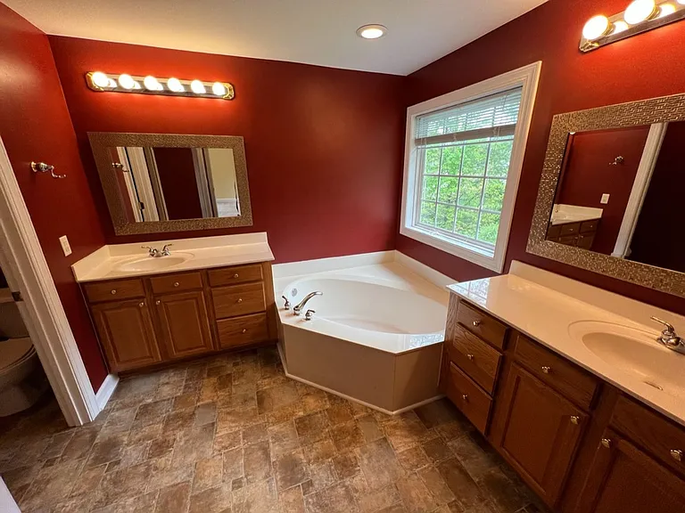 1006 Goldenview Ct — Photo 29