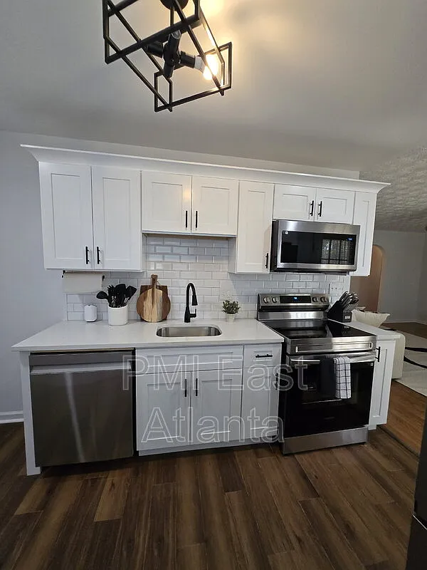 2 bed, 1.0 bath, 900 sqft, $1,995 — Photo 4
