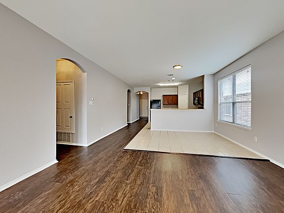5th image of 608 Bushdale Dr