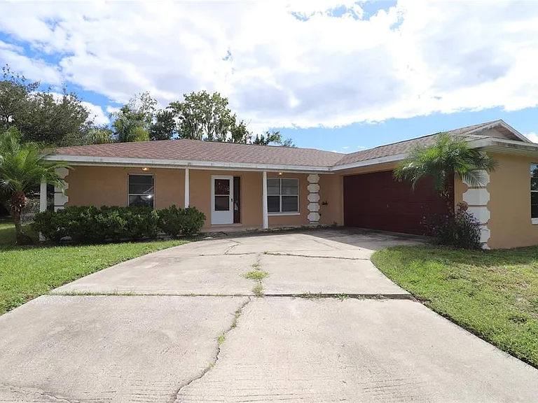 907 Primrose Ter — Photo 2