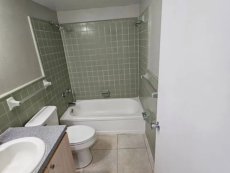 2818 SW 2nd Ave — Photo 56